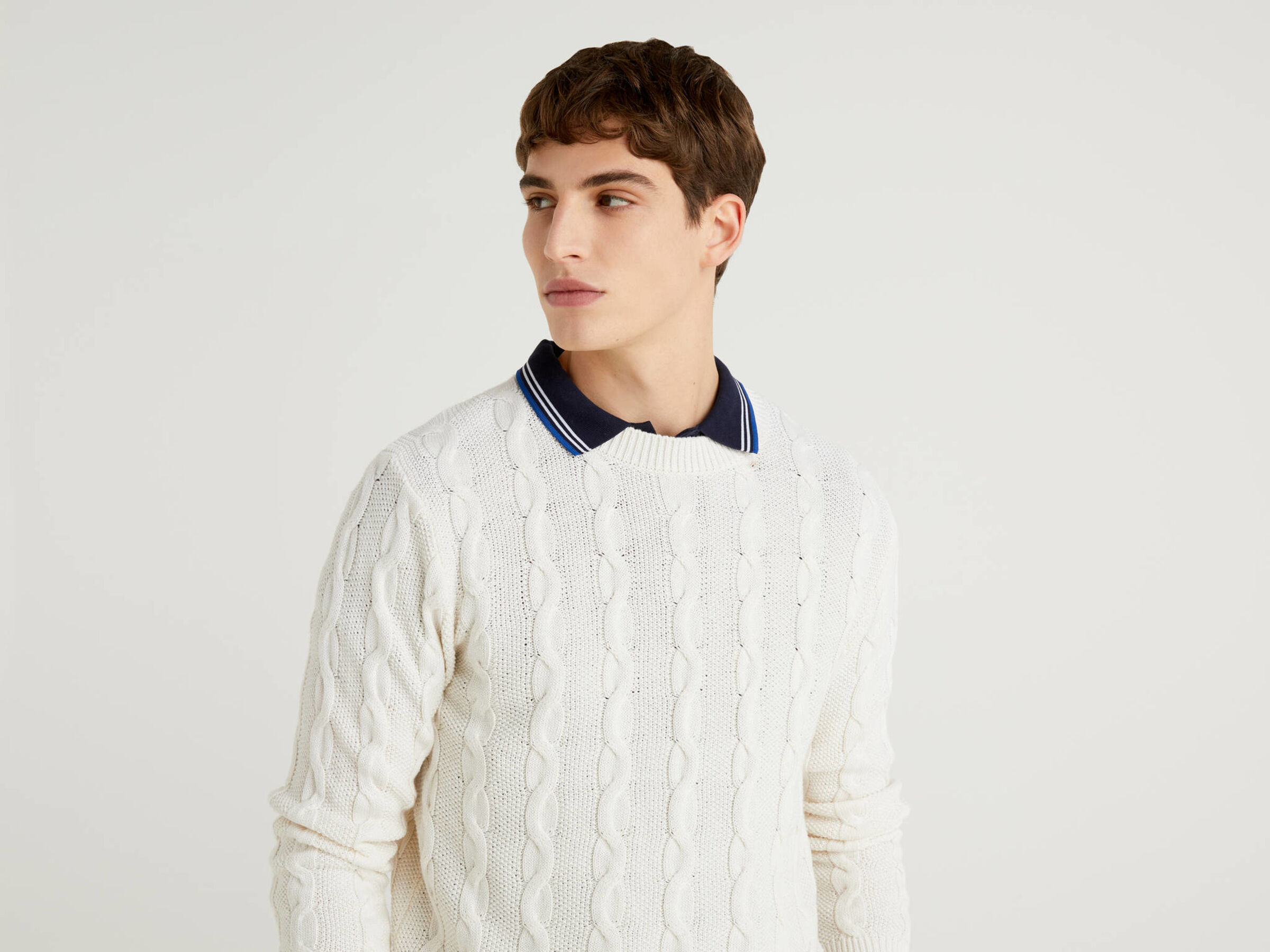 Pullover mit Rundausschnitt und Flechtmuster Herren image number 3